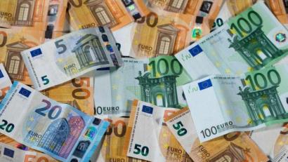 Bild: Jens Büttner/dpa/exb
Ums Geld ging es in der vergangenen Gemeinderatssitzung in Pullenreuth.
