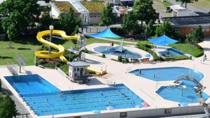 Archivbild: Petra Hartl
Das Freibad am Monte Kaolino ist noch nicht betriebsbereit, hier laufen noch die Vorbereitungen auf die neue Saison. Die beginne wahrscheinlich in der zweiten oder dritten Juni-Woche, sagt Bürgermeister Hermann Falk.