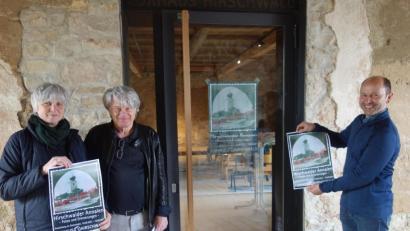 Bild: tra
Birgit Rieger, Willi Schmid und Ensdorf Bürgermeister Hans Ram (von links) freuen sich auf die Ausstellung im Steinhaus, wozu noch Exponate gesucht werden.