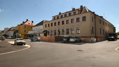 Bild: gf
Die Sanierung der Bäumlstraße (links) ist beendet. Auch ein Teil der Dreifaltigkeitsstraße (rechts) wurde erneuert.