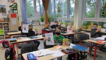 Bild: soj
Mit ihrer Klassenleiterin Kerstin Zaus haben die Viertklässler der Grundschule Immenreuth ein Lesetagebuch erstellt.
