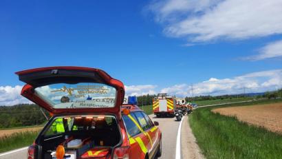 Bild: Feuerwehr Ursensollen
Nach einem Motorradunfall bei Unterleinsiedl versorgten die First Responder der Feuerwehr Ursensollen den Verletzten bis zum Eintreffen des Rettungsdienstes.