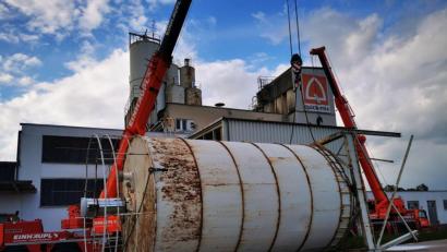 Bild: bk
Die Silos der Porphyr-Werke in Freihung werden abgebaut.