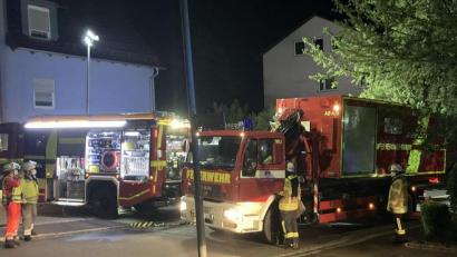 Bild: Feuerwehr Amberg
Großeinsatz für die Amberger Feuerwehr: Im Keller eines Mehrfamilienhauses war Feuer ausgebrochen, die Einsatzkräfte mussten Menschen aus dem Gebäude in Sicherheit bringen.