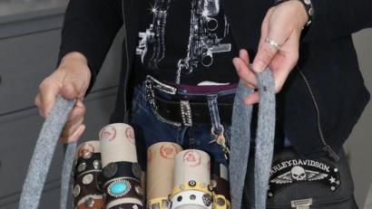 Bild: Gerhard Götz
Die Armbandkollektion von Betty Meier ist. Im Lockdown größer geworden.