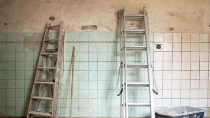 Bild: Florian Schuh
Neue Fliesen an der Wand können den Verkaufswert einer Immobilie steigern. Ob man allerdings auch den Geschmack der Interessenten findet, ist nicht immer klar.