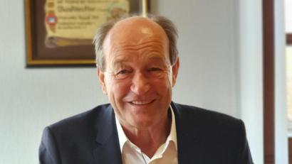 Bild: mez
Bankdirektor Herbert Meier legt den Stift beiseite und verabschiedet sich in den Ruhestand.