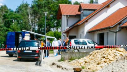 Archivbild: Hösamer
Die positive Bilanz der Schwandorfer Polizei wird durch ein Tötungsdelikt überschattet: Im Juni 2020 entdeckte die Polizei die Leichen einer Frau und ihres Lebensgefährten in einem Haus in Büchelkühn. Der mutmaßliche Täter ist gefasst, gegen ihn ist Mordanklage erhoben.