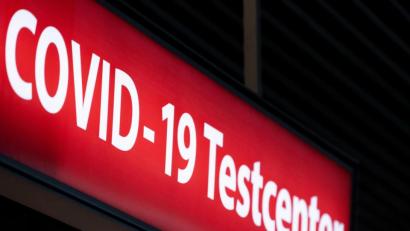 Symbolbild: dpa/Rolf Vennenbernd
In Testzentren gibt es die nötige Bescheinigung nach einem Urlaub, um der Quarantäne zu entgehen.