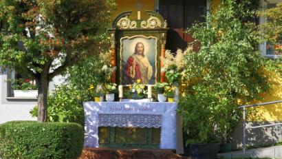 Archivbild: njn 
Leider gibt es zum Fronleichnamsfest heuer keine Altäre in der Stad. Dafür wird im Stadtpark mit einem Festgottesdienst der Tag gefeiert.