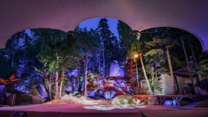 Archivbild: Florian Miedl/dpa
Die Bühne der Wunsiedler Luisenburg-Festspiele.