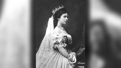 Archivbild: dpa-Bildfunk
Ein Auktionshaus bei München versteigert die Unterwäsche von keiner Geringeren als Kaiserin "Sissi".