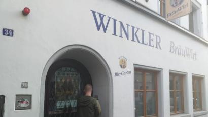 Bild: tk
Nach der Corona-Zwangspause wieder offen – und doch zu. Wer am Dienstag zum Winkler-Bräu wollte, stand vor verschlossenen Türen. Das lag nicht an der Pandemie, sondern an leeren Vorratskammern und Kühlschränken.