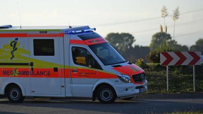 Symbolbild: Patrick Seeger
Ein auf einer Wiese ausgesetztes Baby wurde in ein Krankenhaus gebracht und befindet sich in einem kritischen Zustand,