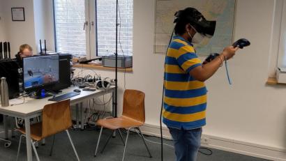 Bild: Steffen Hamm/OTH
Im Zuge des Projektes 5G4Healthcare wird an der OTH Amberg-Weiden auch der Einsatz von Virtual-Reality-Brillen und Augmented-Reality-Brillen in der Gesundheitsversorgung erprobt.
