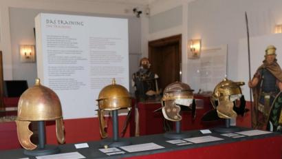 Bild: e
Die Präsentation in Theuern ist Teil der Erlebnis-Ausstellungen von „Mules of Marius“, die vom Münchener Thomas Kurtz konzipiert und vom Historiker Dr. Christian Köpfer kuratiert wird.