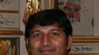 Archivbild: kgg
Pfarrvikar Pater John Gali wirbt für die Unterstützung der Spendenaktion für die Betroffenen der Corona-Pandemie in Indien.