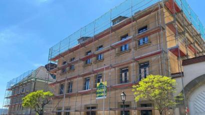 Bild: Wilhelm Amann
Unterer Markt 4 (rechts) und 6 (links): In den ehemaligen Verwaltungsgebäuden der Stadt Nabburg entstehen zwölf Wohnungen und Büroflächen.