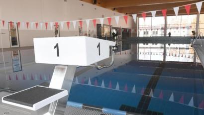Bild: Gabi Schönberger
Nach fast dreijähriger Auszeit ist die Schwimmhalle bei den Realschiulen startklar.