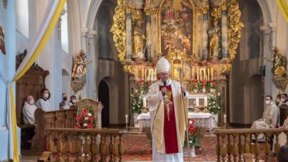 Bild: mab
Weihbischof Florian Wörner aus Augsburg predigte beim Festgottesdienst auf dem Miesberg.