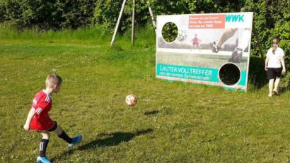 Bild: rro
Der TSV hat dem Kinderspielplatz eine stabile Torwand beschert und das Freizeit-Erlebnis damit aufgewertet.