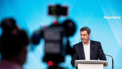 Bild: Matthias Balk/picture alliance/dpa
Der bayerische Ministerpräsident Markus Söder (CSU) tagt heute mit seinem Kabinett und berät über weitere Corona-Lockerungen.