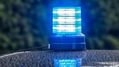 Symbolbild: Armin Weigel/dpa
Die Polizei sucht einen unbekannten Passanten, der auf einen Pizzaboten losging.