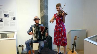 Bild: cog
Nicolaas Cottenie und Alina Bauer begeistern mit Klezmer und traditioneller osteuropäischer Musik