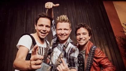 Bild: Dorfrocker/exb
Die "Dorfrocker" sorgen am Samstag am Eslarner Festplatz für mächtig Stimmung.