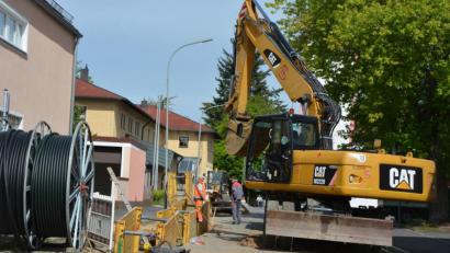Bild: jr
In der Kolpingstraße (Bild) werden derzeit die Wasserleitungen ausgewechselt. Im Anschluss gehen die Arbeiten in der Parkstraße und der Kettelerstraße weiter. Bis Oktober sollen die Maßnahmen abgeschlossen sein.