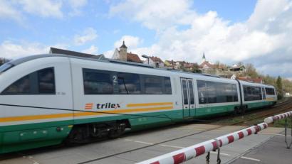 Archivbild: Petra Hartl
Bei der Fußgänger- und Radfahrerunterführung, die an der Stelle des jetzigen Bahnübergangs entstehen soll, gibt es noch Verbesserungsbedarf. Darüber sind sich die Stadträte in manchen Punkten einig, wenngleich in Details auch unterschiedliche Ansichten bestehen.