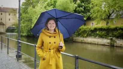 Bild: Mareike Schwab
Corinna Loewert ist die Klimaschutzmanagerin der Stadt Amberg.