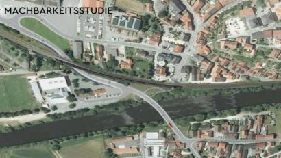 Grafik: Büro UmbauStadt/exb
Diese Animation aus der Machbarkeitsstudie des Büros UmbauStadt, die von der Stadt Nabburg in Auftrag gegeben worden war, stellt den geplanten Verlauf der Umgehungsstraße zwischen der Abzweigung des Naabwegs (unten rechts) und der Abzweigung der Austraße (oben links) dar.