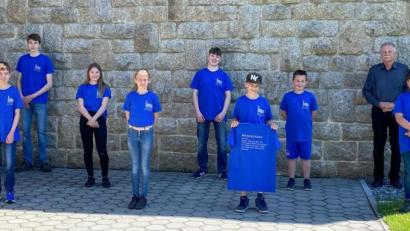 Bild: nza
Sofort als eine Einheit ersichtlich sind die Krummennaaber Ministranten mit ihren neuen T-Shirts.