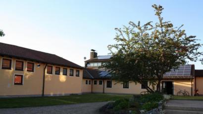 Bild: bjp
Auf dem richtigen Weg ist die Sanierungsplanung für die Schwarzenbacher Mehrzweckhalle: Die Regierung der Oberpfalz bestätigte, dass das Gebäude nach dem Umbau einem Neubau ebenbürtig sein werde.