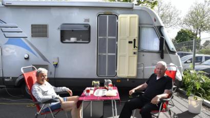 Bild: Petra Hartl
Zu Besuch auf dem Wohnmobilstellplatz in Amberg: Doris Zimmermann und Georg Schwartz kommen aus Nürnberg regelmäßig nach Amberg.