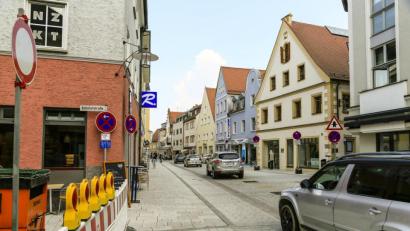 Bild: Hösamer
Die Verkehrsberuhigung auf der Schwandorfer Friedrich-Ebert-Straße ist ein Dauerbrenner der Stadtpolitik.