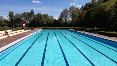 Bild: mic
Im Freibad Windischeschenbach werden kurz vor der Öffnung am Freitag, 11. Juni, die letzten Arbeiten erledigt.