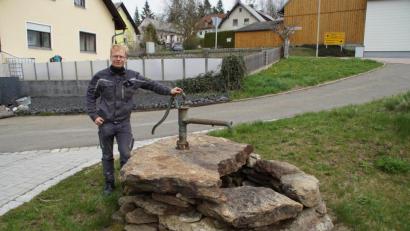 Bild: mmj
Tobias Eckl will in Stadlern einen alten Brunnen reaktivieren.