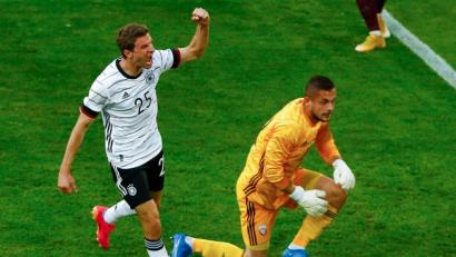 Bild: Thilo Schmürgen/dpa
Thomas Müller (links) und seine Kollegen sind für die EM gerüstet.