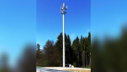 Bild: jp
Der neue Funkmast in Wolfsfeld verbessert nicht nur den Mobilfunk in dieser Gegend, sondern auch den Empfang an der Autobahn und der B 299.