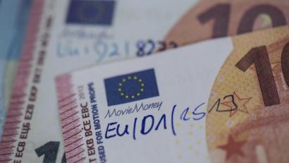 Symbolbild: Boris Roessler/dpa
Seit der zweiten Jahreshälfte 2019 taucht immer mehr „Movie Money“ zur Täuschung im Zahlungsverkehr auf. Auch ein 30-Jähriger kam damit in Amberg mit dem Gesetz in Konflikt.