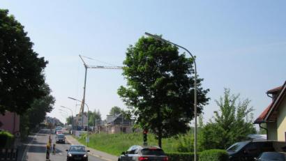 Bild: kgg
Wegen der anstehenden Arbeiten ist die Pfaffenreuther Straße nur einspurig befahrbar. Der Verkehr im Abschnitt von der Siedlungsstraße bis zur Gartenstraße wird per Ampel geregelt.