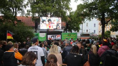 Archivbild: sne
Große Fan-Ansammlungen wird es heuer nicht geben. Auch beim Public Viewing gilt: Abstand halten.