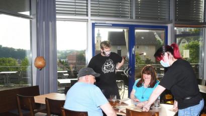 Bild: Gabi Schönberger
Die Innengastronomie hat wie hier in der Neustädter Stadthalle wieder geöffnet. Zwischenzeitlich musste der Wirt hier keine Pacht zahlen.