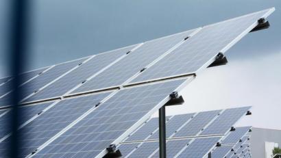 Bild: Gabi Schönberger
Auf der Suche nach Flächen für Solarparks hat ein schwäbischer Investor bei Gemeinden im Landkreis Neustadt bislang wenig Erfolg.