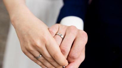 Bild: Rolf Vennenbernd/dpa
Standesamtlich heiraten in Hohenburg wird auch künftig noch möglich sein. Nur kommt dazu künftig der Standesbeamte aus Kümmersbruck.
