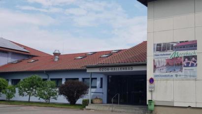 Bild: gi
Endlich kann das Hallenbad Moosbach am Dienstag wieder seine Tore öffnen. Die „Wasserratten“ können sich darüber freuen.
