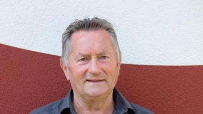 Bild: do
Mit einem liebenswerten Sammelsurium von kleinen und großen Begebenheiten, manche traurig und nachdenklich, viele heiter und fränkisch gefärbt, erzählt Autor Peter Stübinger im Buch "Vom Bauernbub zum Telstars-Peter" seine schillernde Lebensgeschichte.