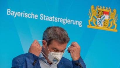 Bild: Peter Kneffel/dpa
Markus Söder (CSU) nimmt an einer Pressekonferenz teil.